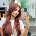 Anushka Sen Instagram - Birthday Hair 🦦✨🥳