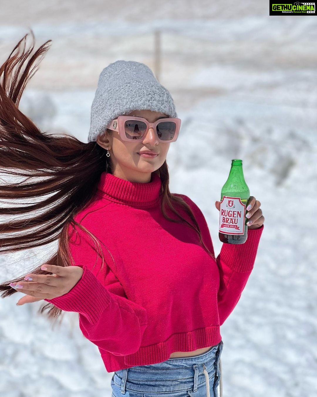 Anushka Sen Instagram - 4000 ft up in the mountains 🏔🫶 Jungfraujoch - Top of Europe