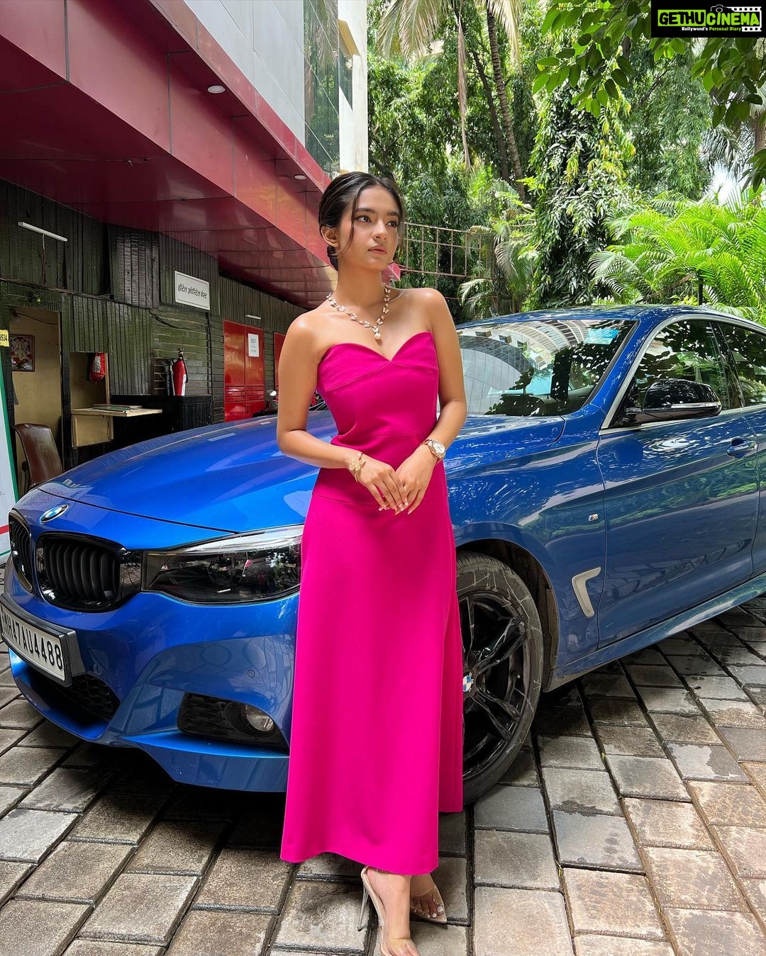Anushka Sen Instagram - 💖 . Styled by @stylingbyvictor Makeup @sachinmakeupartist1 Hair @srvbeeauty