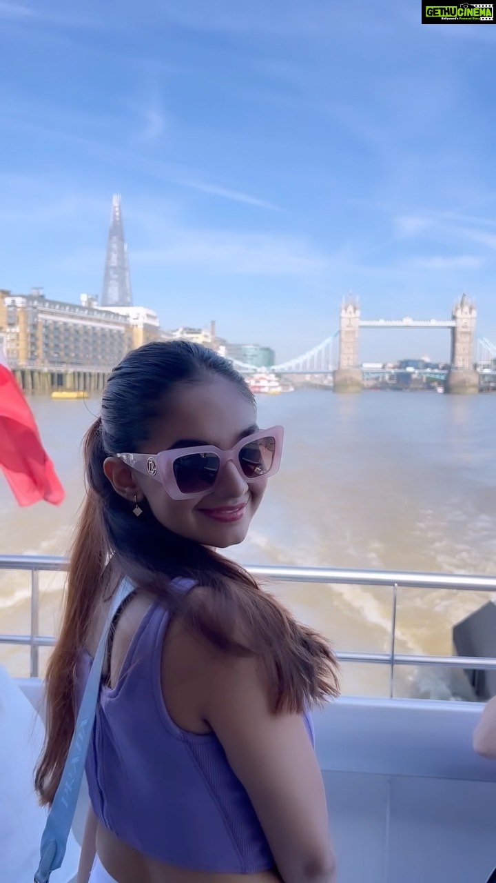 Anushka Sen Instagram - London Baby 🦦💜 #PassTheDutchie #reels #minivlog London, United Kingdom