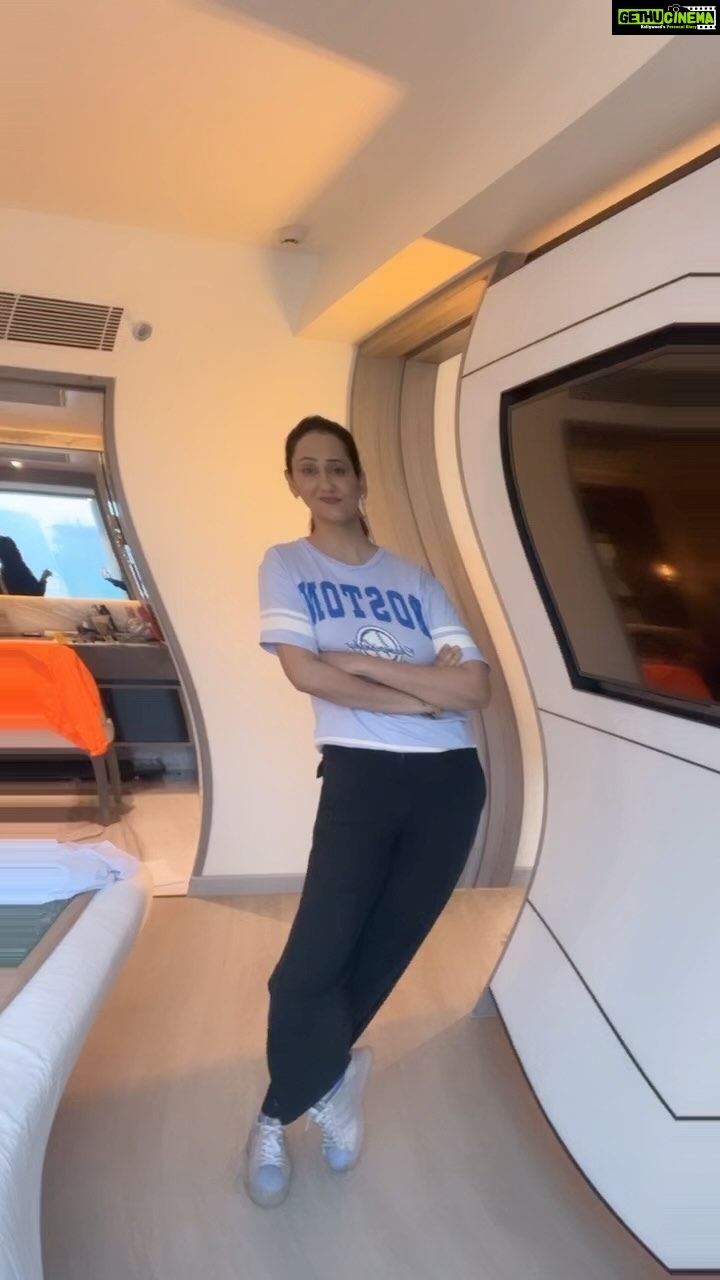 Anushka Sen Instagram - EPIC 😂😂😂😂 Team Anushka 🤭🙈 #waves #trends