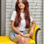 Anushka Sen Instagram - Birthday Hair 🦦✨🥳