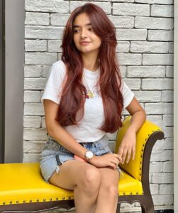Anushka Sen Instagram - Birthday Hair 🦦✨🥳