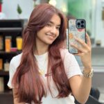 Anushka Sen Instagram - Birthday Hair 🦦✨🥳
