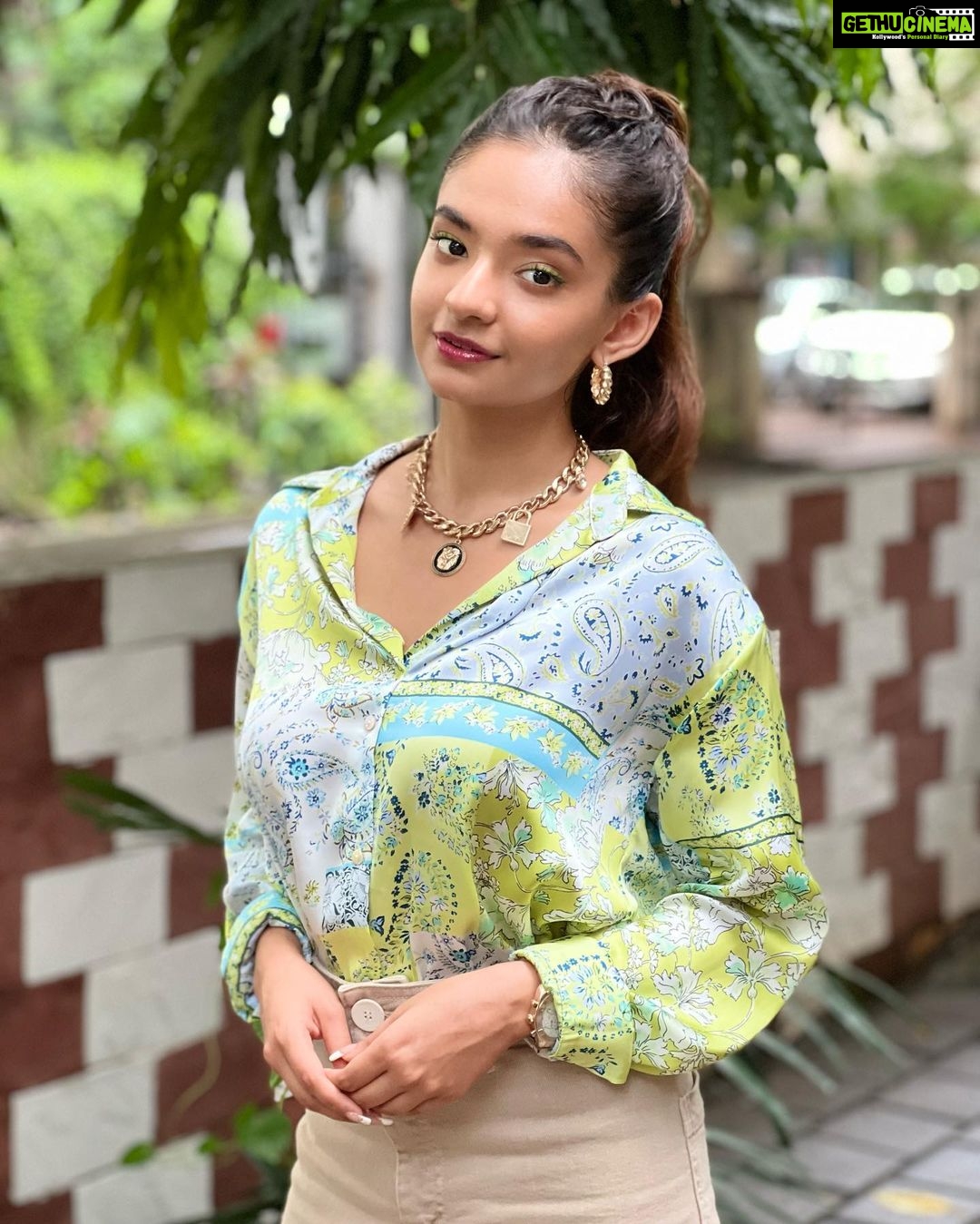 Anushka Sen Instagram - cartwheels in my stomach when you walk in 🤸♀️🤭🫶 . . Not just a chat show starts this Sunday ✨@zeecafeindia Styled by @stylingbyvictor Makeup by @sachinmakeupartist1 Hair by @srvbeeauty