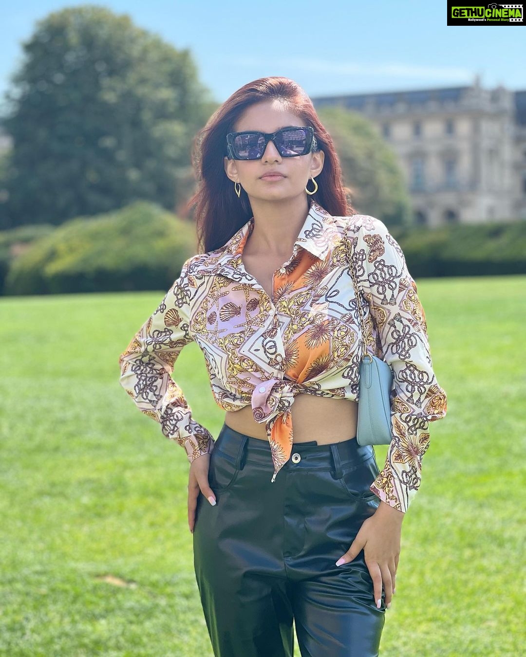 Anushka Sen Instagram - Chapter 20, Episode 1 🥳🦦✨ Museo del Louvre