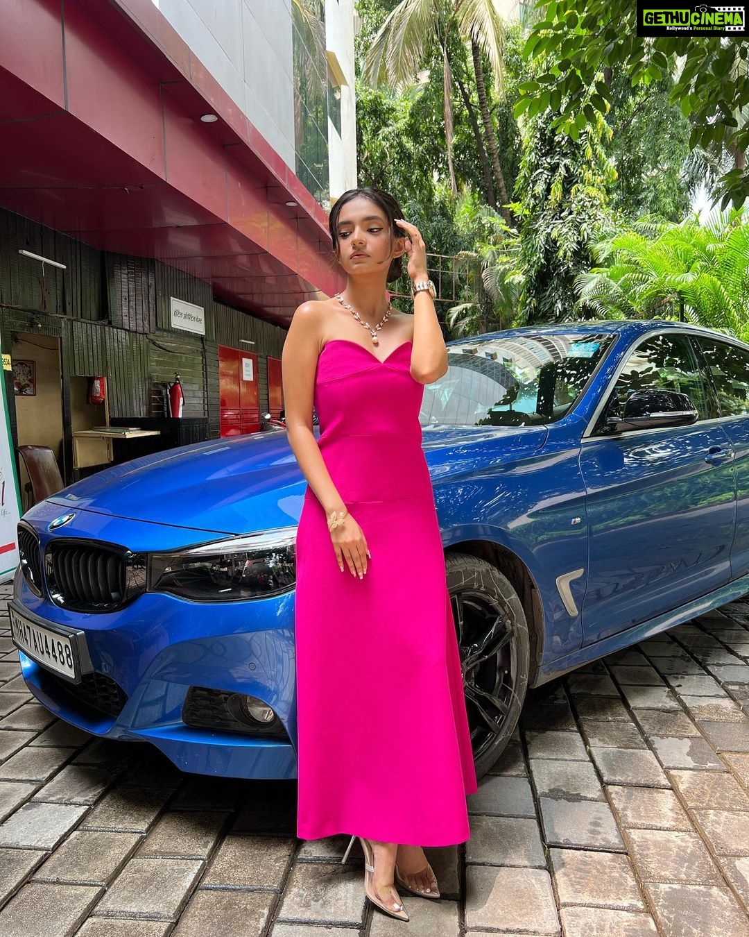 Anushka Sen Instagram - 💖 . Styled by @stylingbyvictor Makeup @sachinmakeupartist1 Hair @srvbeeauty