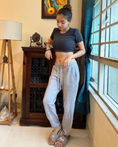Anushka Sen Instagram - 🦦