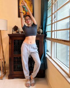 Anushka Sen Instagram - 🦦