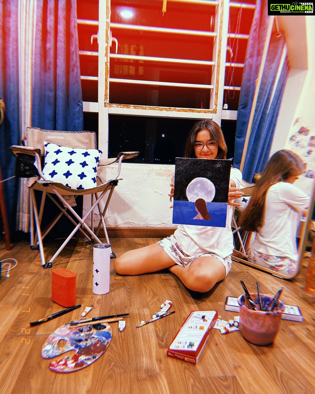 Anushka Sen Instagram - 3 hrs of painting, fun nights 😇✨🫶