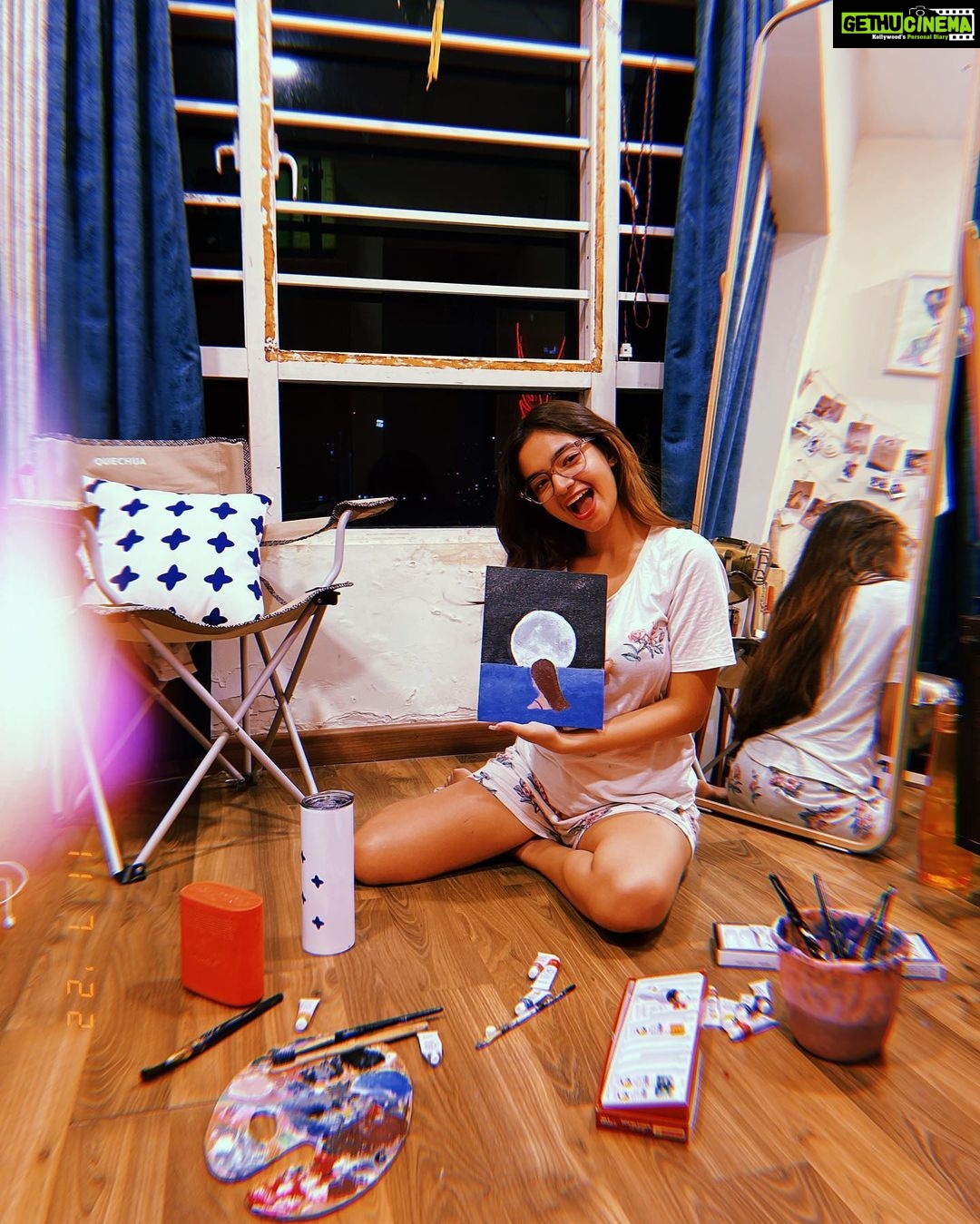 Anushka Sen Instagram - 3 hrs of painting, fun nights 😇✨🫶