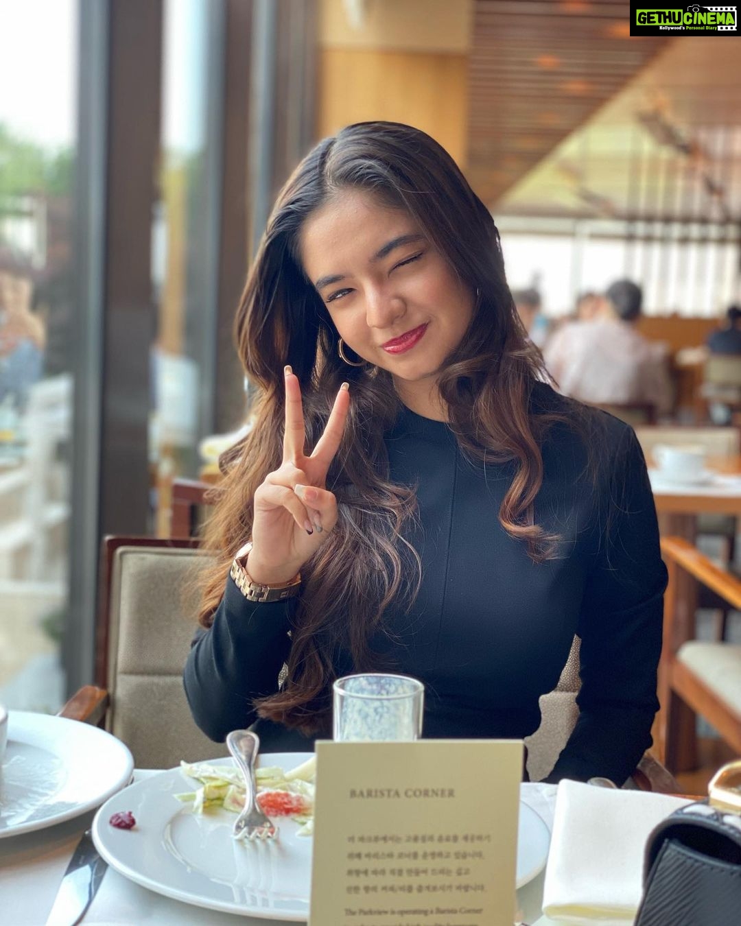 Anushka Sen Instagram - 다시 데려다 🫰 Seoul, Korea