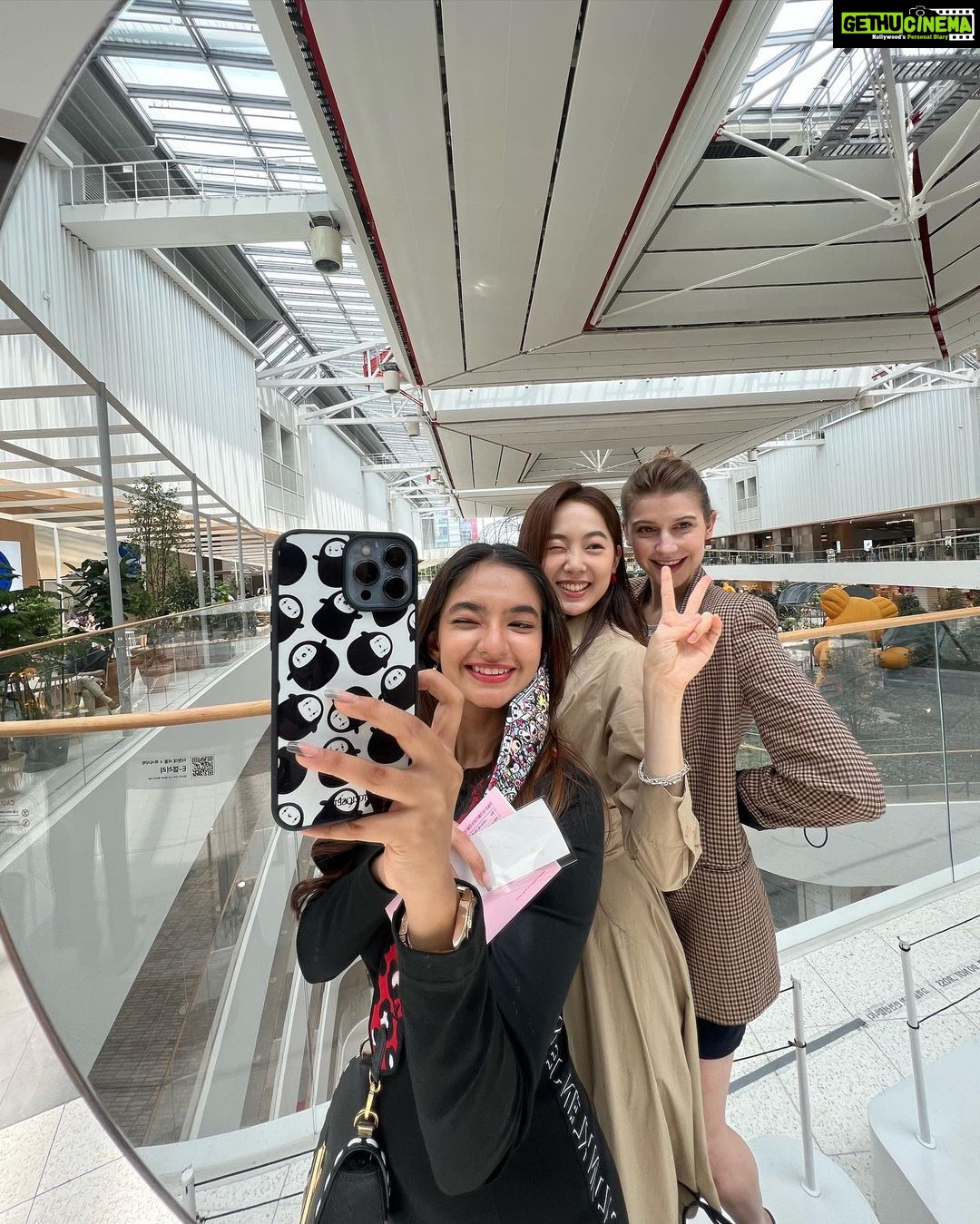 Anushka Sen Instagram - 다시 데려다 🫰 Seoul, Korea