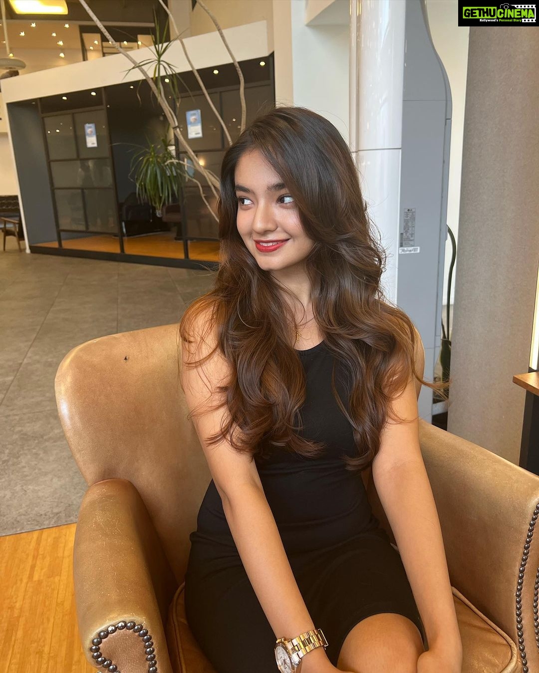 Anushka Sen Instagram - 다시 데려다 🫰 Seoul, Korea