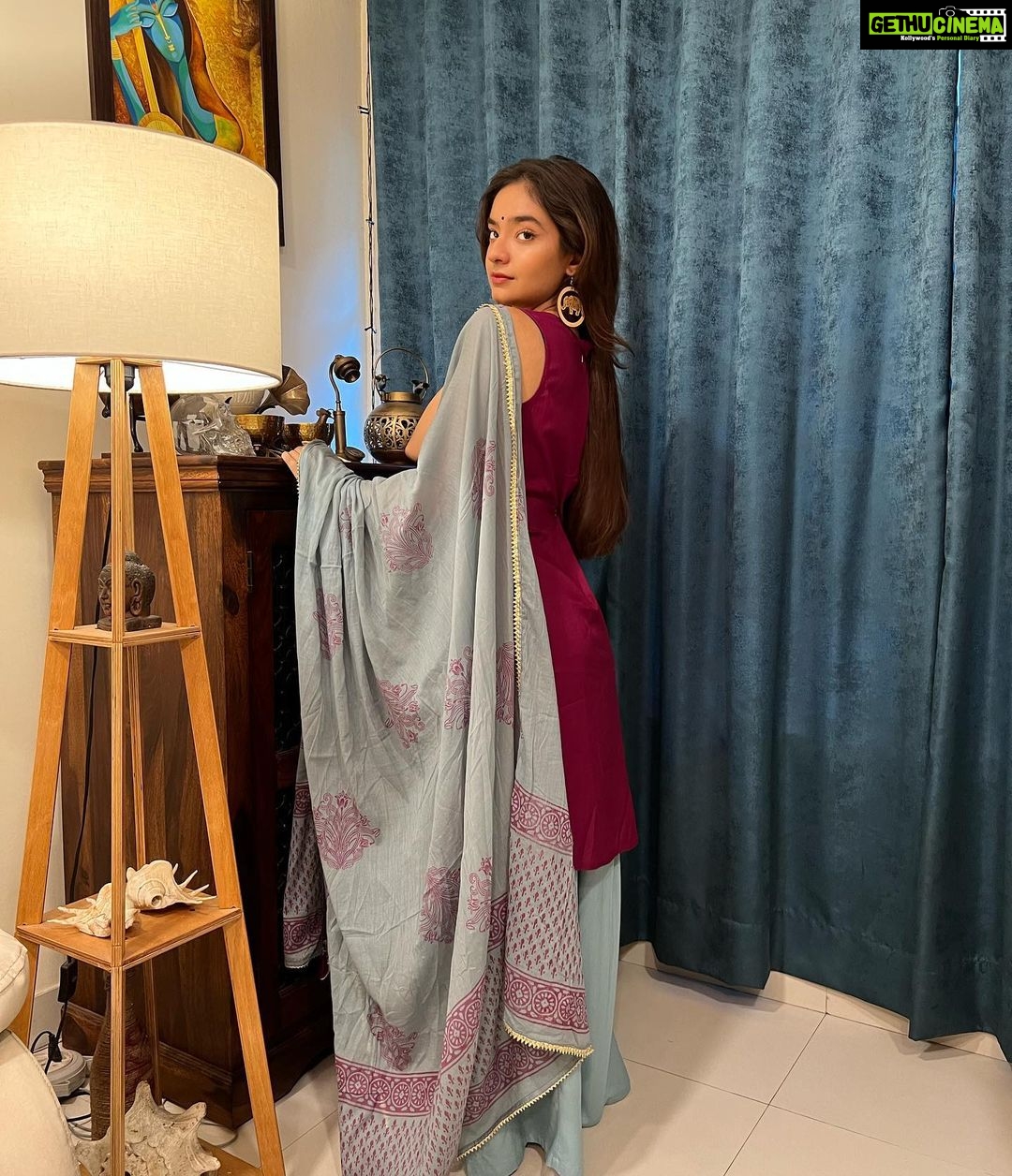 Anushka Sen Instagram - तेरा ये इश्क मेरा फितूर तू जो भी कहे बन जाऊं मैं 💜 . . Wearing: @yuftaindia