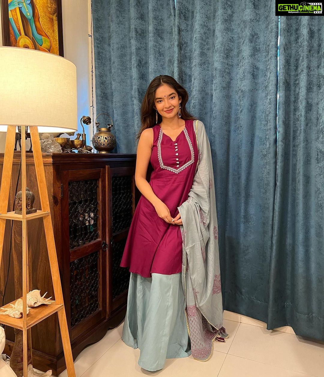 Anushka Sen Instagram - तेरा ये इश्क मेरा फितूर तू जो भी कहे बन जाऊं मैं 💜 . . Wearing: @yuftaindia