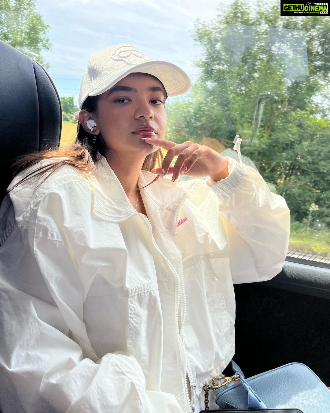 Anushka Sen Instagram - London photo dump π¬π§π«Άππ§Έ London, United Kingdom