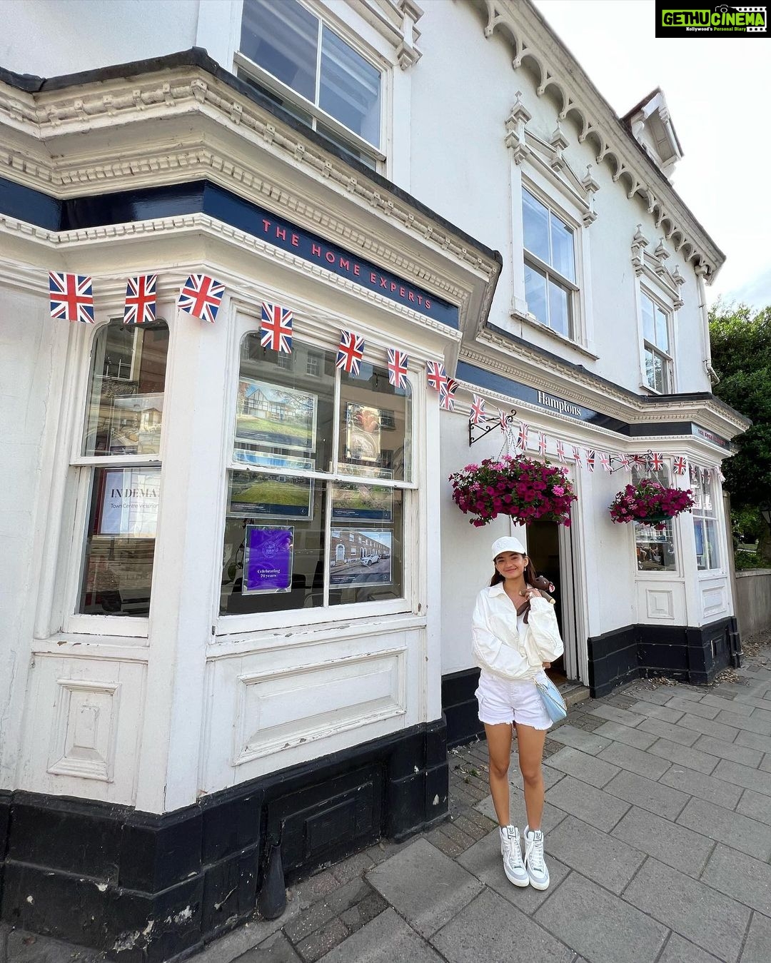 Anushka Sen Instagram - London photo dump π¬π§π«Άππ§Έ London, United Kingdom