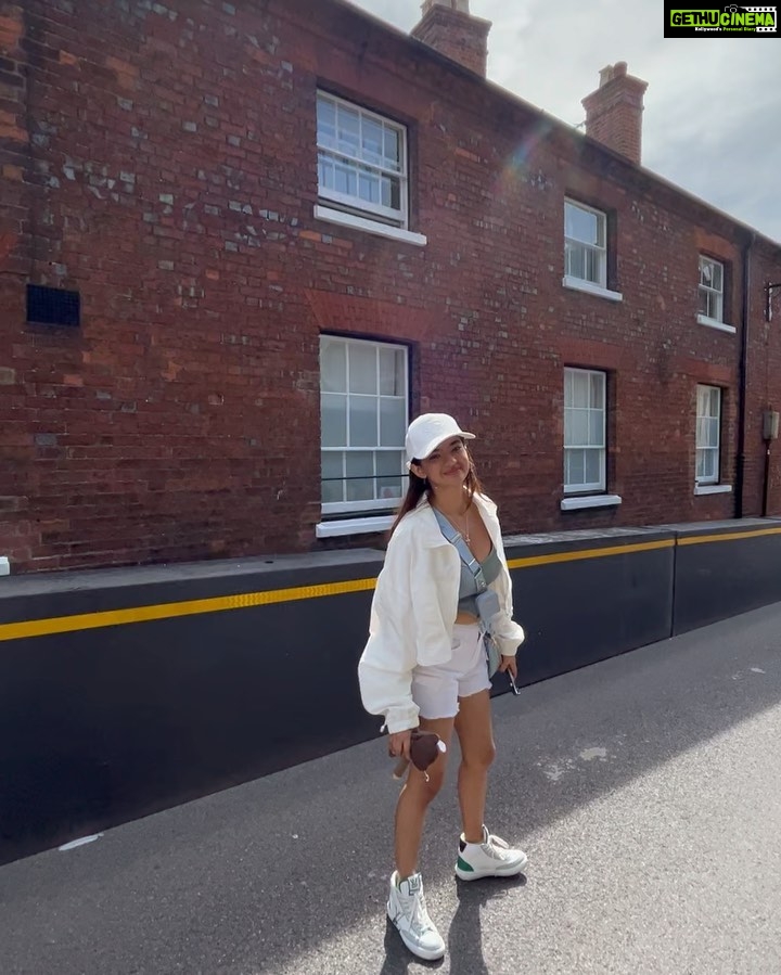 Anushka Sen Instagram - London photo dump π¬π§π«Άππ§Έ London, United Kingdom