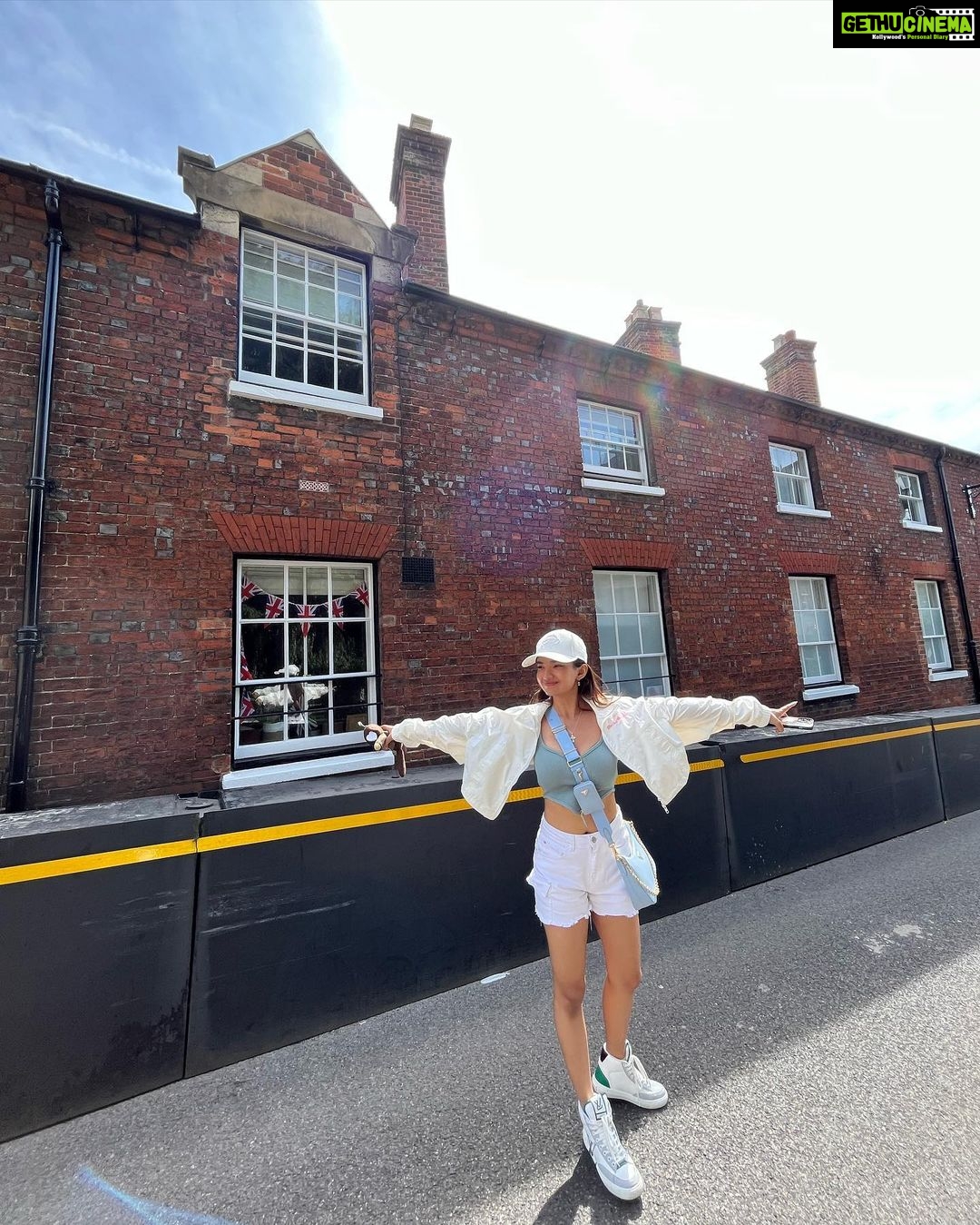 Anushka Sen Instagram - London photo dump π¬π§π«Άππ§Έ London, United Kingdom