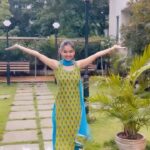 Anushka Sen Instagram - Rainssss🌧💜 #RainyDayReels #instagramreels #reels