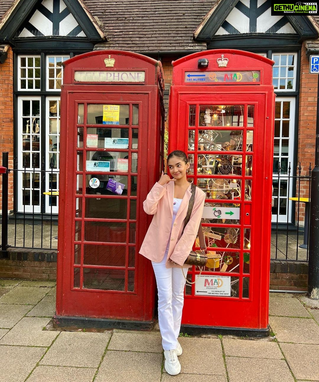 Anushka Sen Instagram - One call away 👀😋 Shakespeare's Birthplace