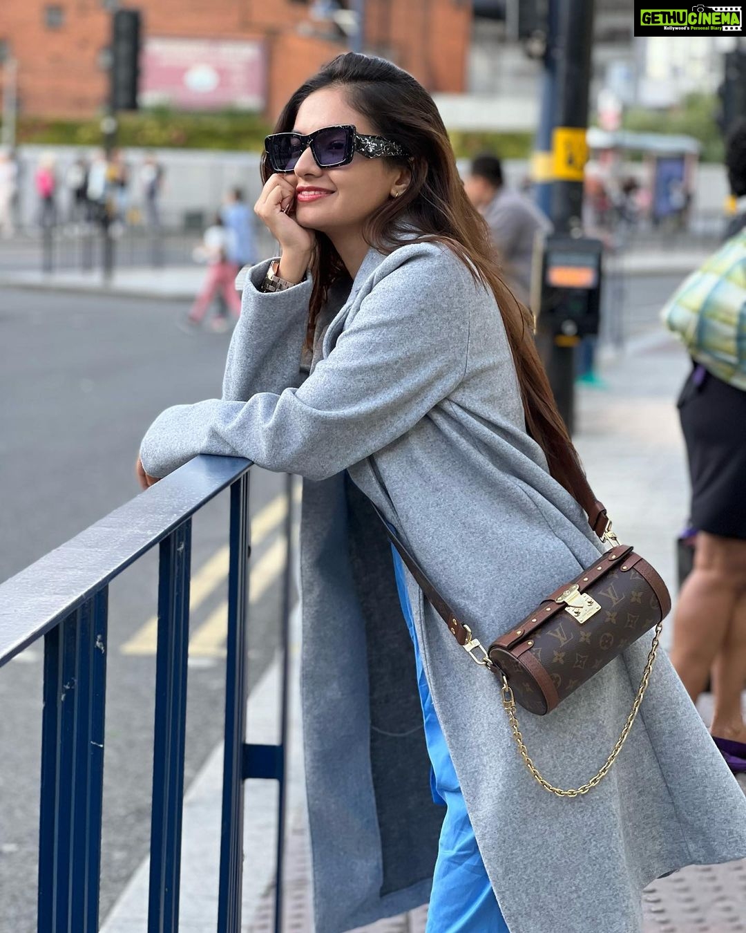 Anushka Sen Instagram - 🫰😇 Birmingham, United Kingdom