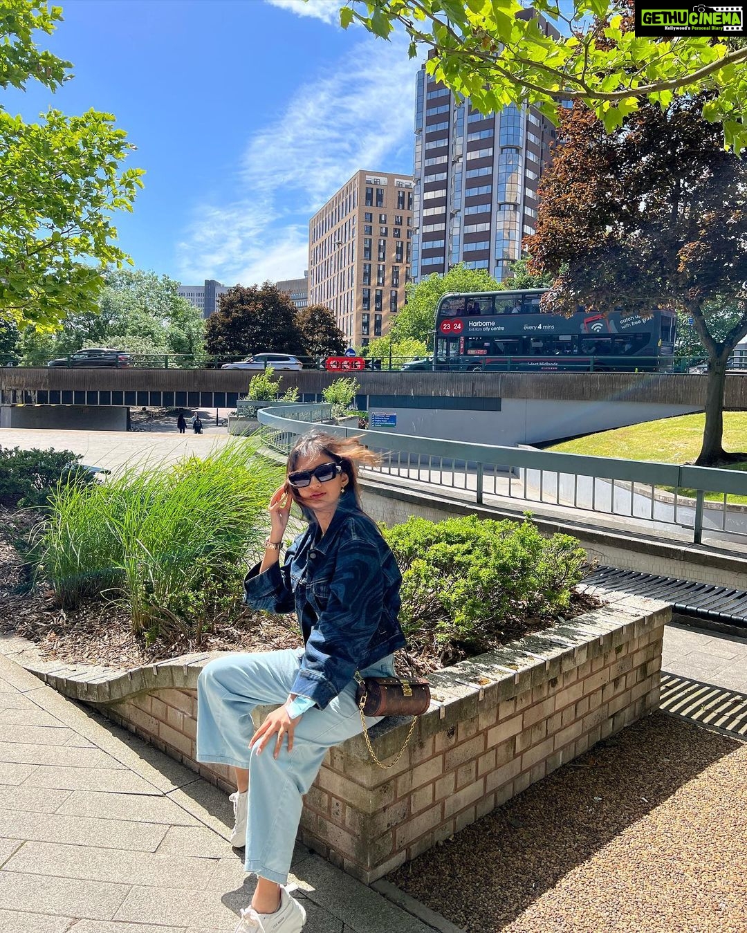 Anushka Sen Instagram - Heyooo Birmingham, UK 🇬🇧🥰 Birmingham, United Kingdom