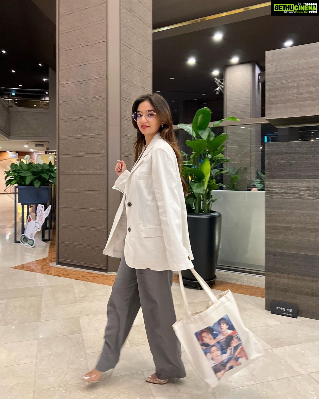 Anushka Sen Instagram - smooth like butter like a criminal under cover 🦦🧋 Seoul, Korea