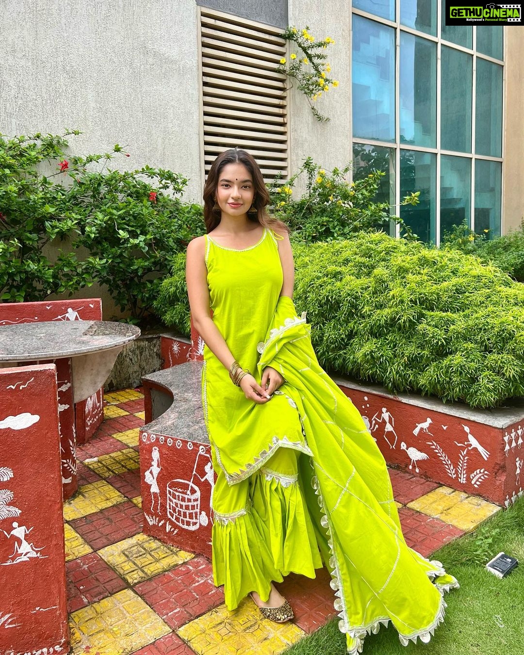 Anushka Sen Instagram - baarish ka mausam 🌧 . Outfit: @pomcha_jaipur