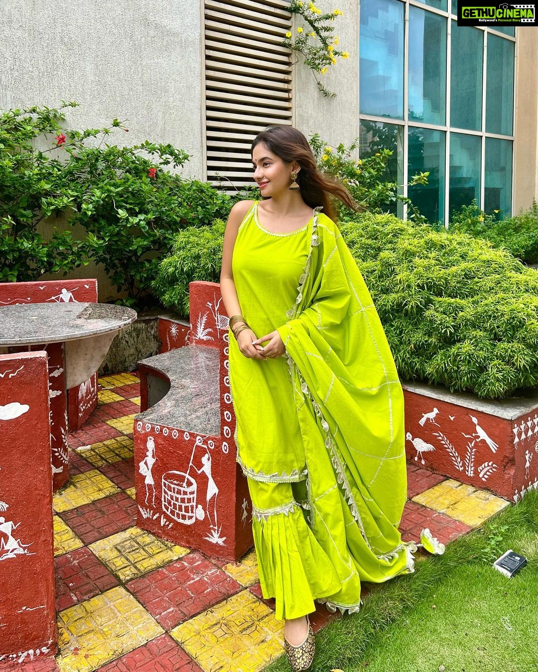 Anushka Sen Instagram - baarish ka mausam 🌧 . Outfit: @pomcha_jaipur