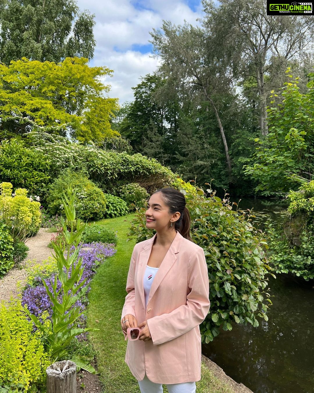 Anushka Sen Instagram - Nature 🦦🇬🇧✨ London, United Kingdom