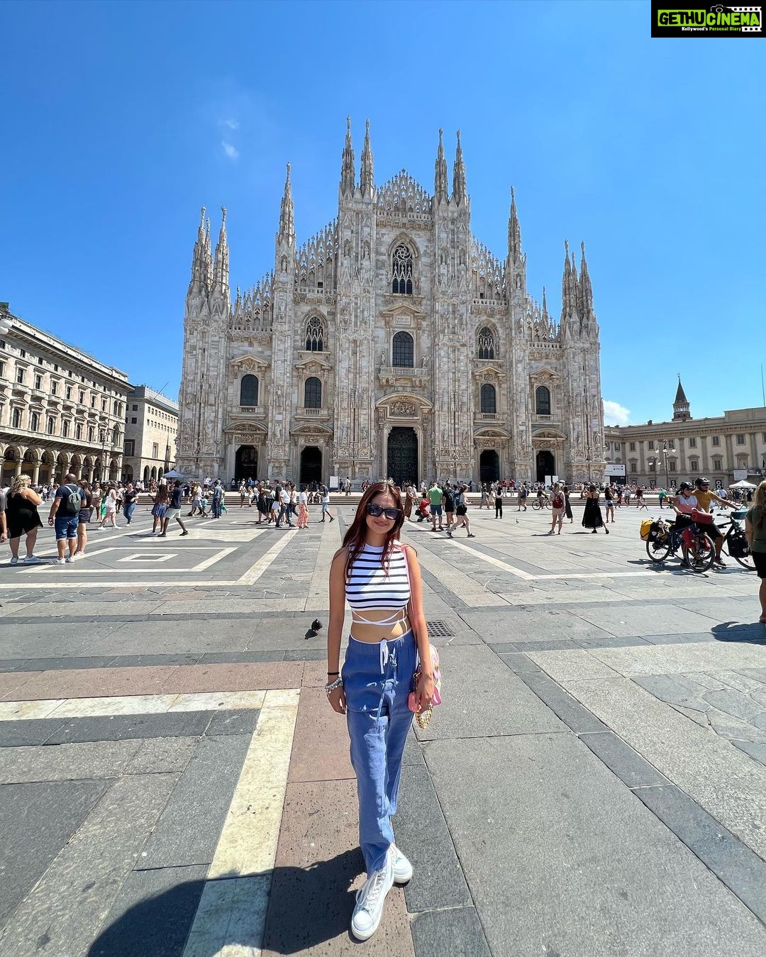 Anushka Sen Instagram - a day in Milan 💋 Milan, Italy