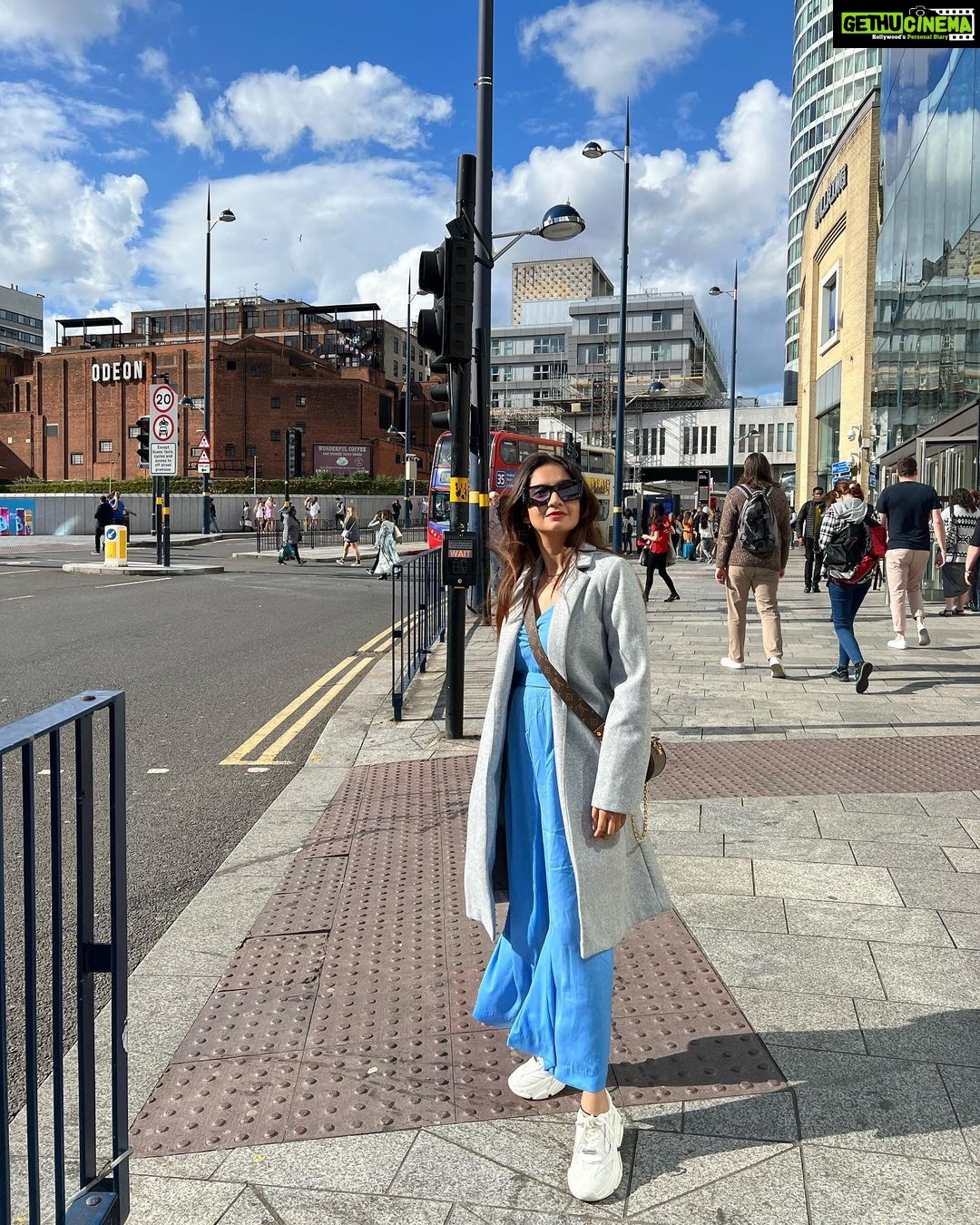 Anushka Sen Instagram - 🫰😇 Birmingham, United Kingdom