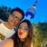 Anushka Sen Instagram – Happy Father’s Day to the coolest dad In the world. I love you so so much Papu. You are literally the best. @anirban.sen11 💖🌏🥰
