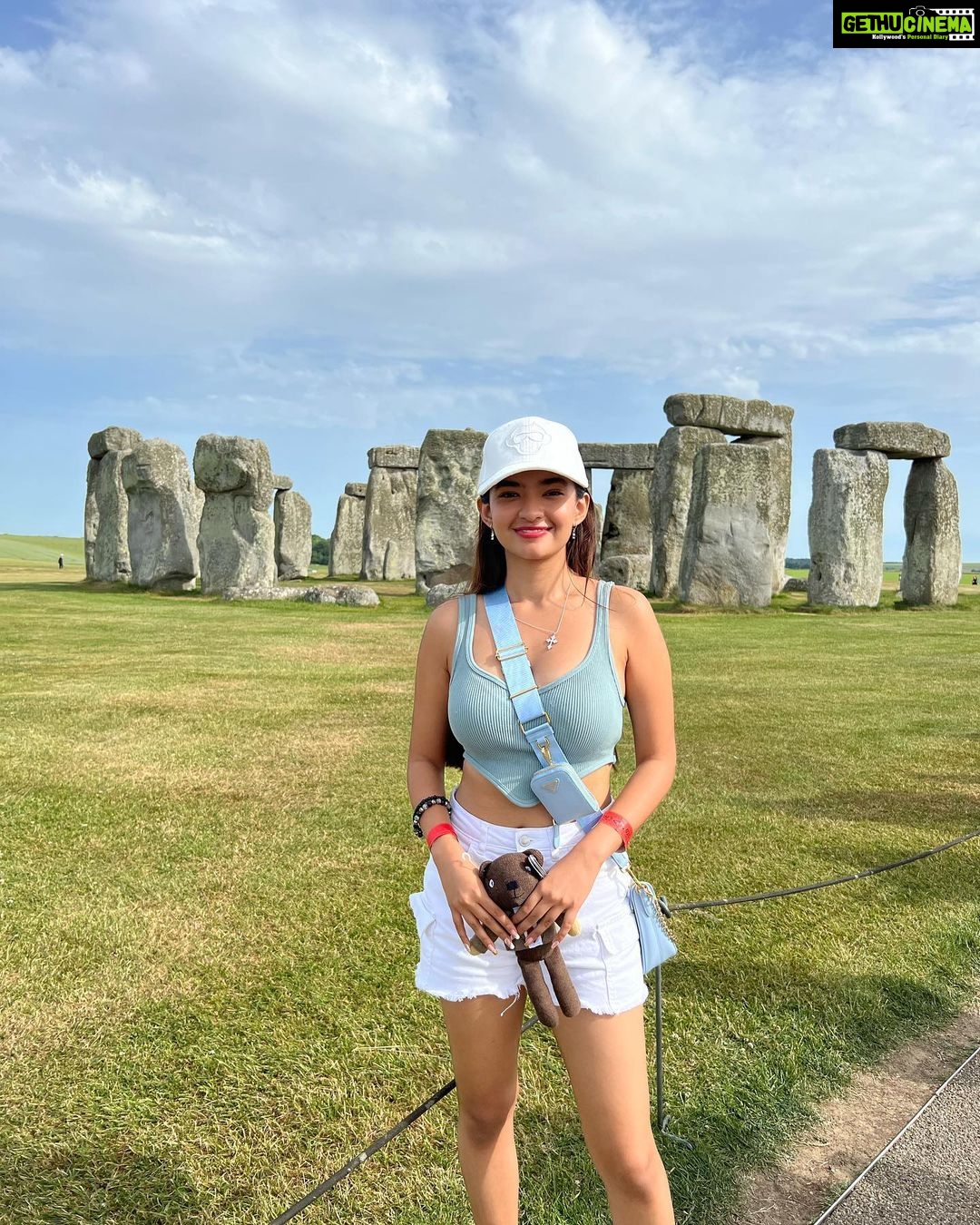Anushka Sen Instagram - Stonehenge,England 🫶🥰 Stonehenge world Heritage site, Great Britain