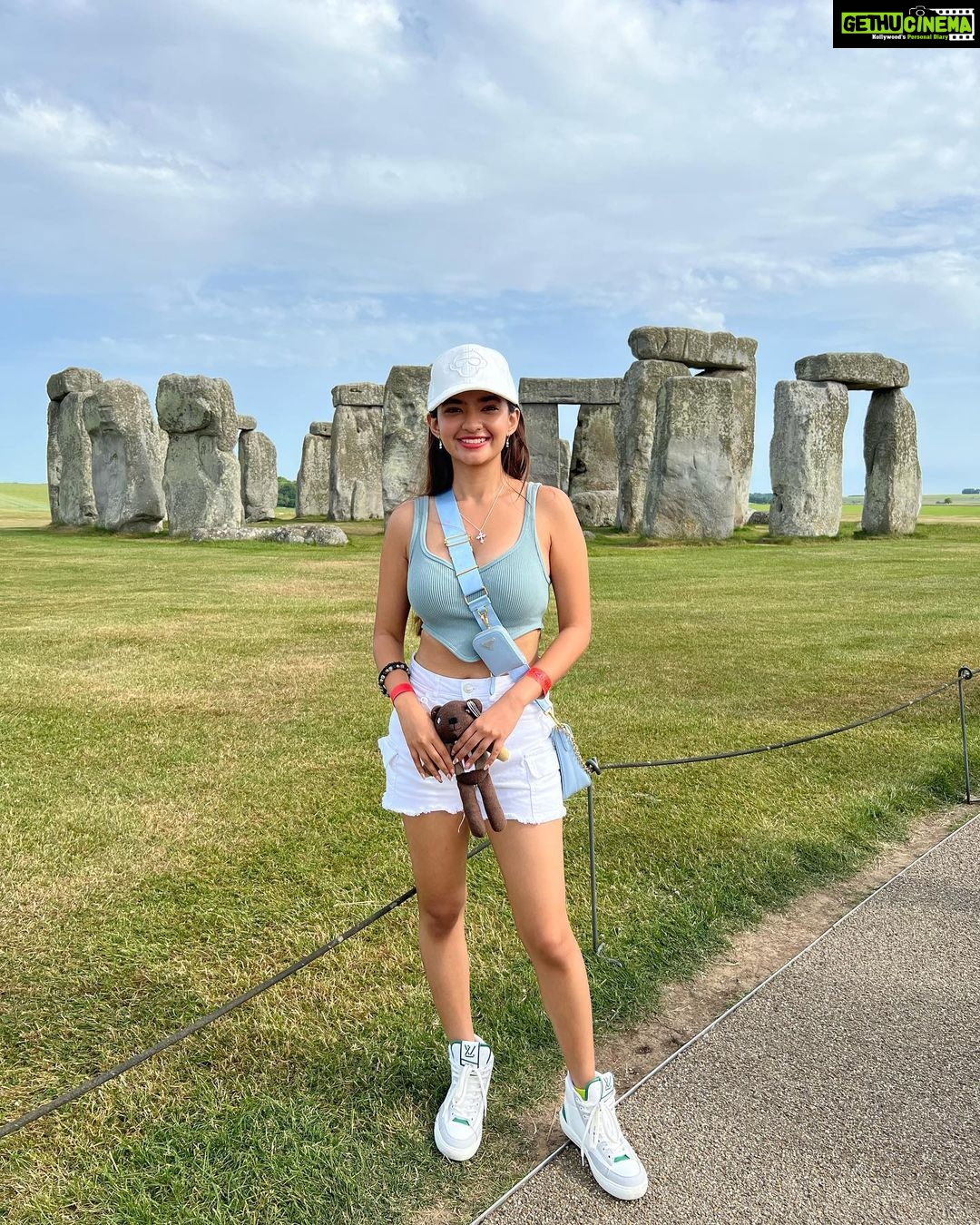 Anushka Sen Instagram - Stonehenge,England 🫶🥰 Stonehenge world Heritage site, Great Britain