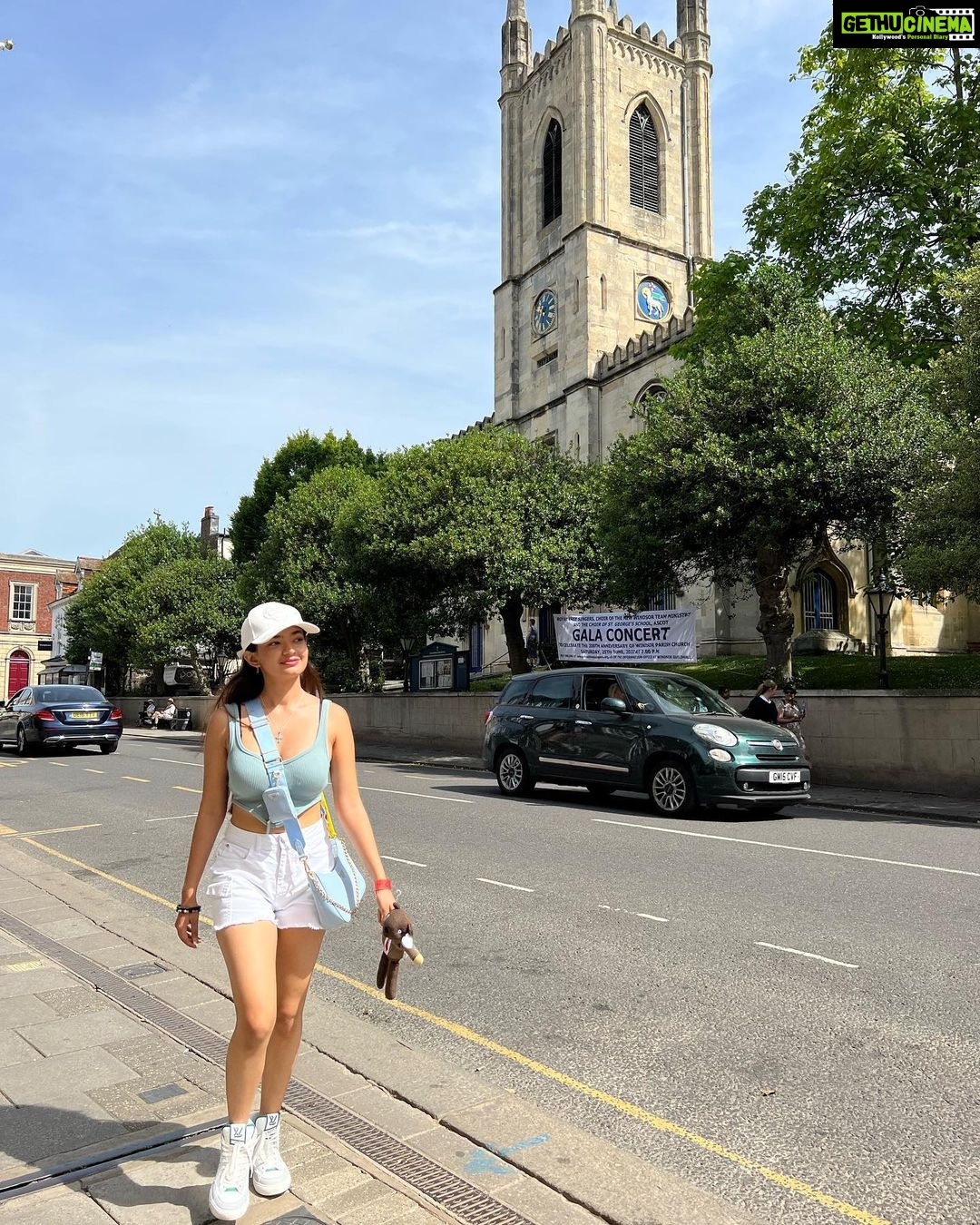 Anushka Sen Instagram - 🇬🇧🫶 London, United Kingdom
