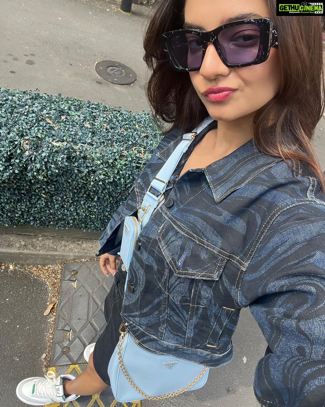 Anushka Sen Instagram - If I was a blue bird, I would fly to you 🫶🦦 Birmingham, United Kingdom