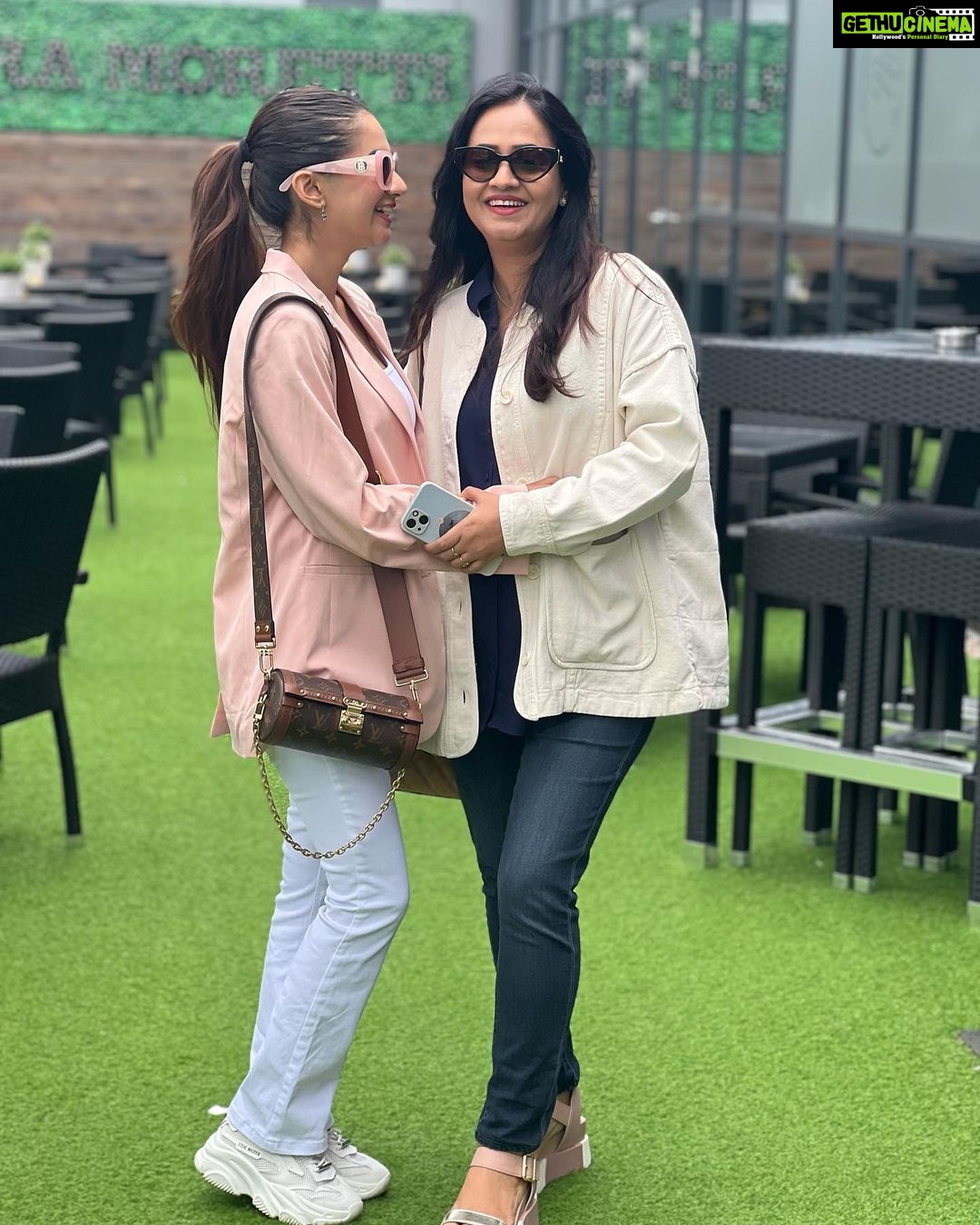 Anushka Sen Instagram - Life is good 🦦😎🇬🇧 Birmingham, United Kingdom