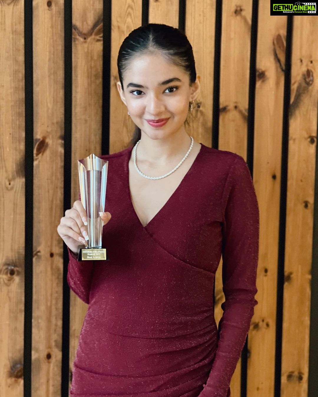 Anushka Sen Instagram - So honoured to receive the ‘Best Actress’ Award in Birmingham Film Fusion Festival for Am I Next. Another International Award. This means a lot to me. Thanks to all my fans always for the love and support 🙏😇🇬🇧 Birmingham, United Kingdom