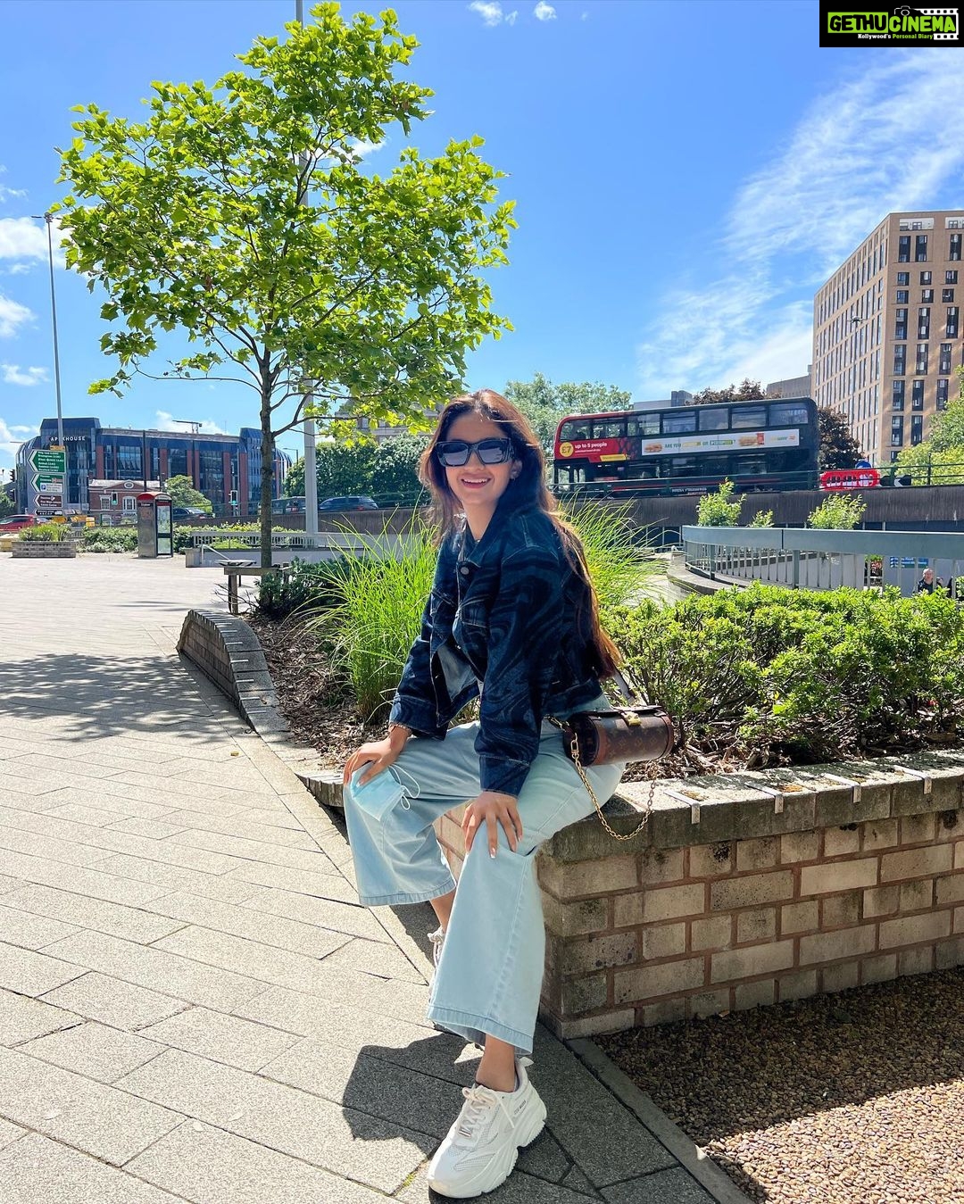 Anushka Sen Instagram - Heyooo Birmingham, UK 🇬🇧🥰 Birmingham, United Kingdom