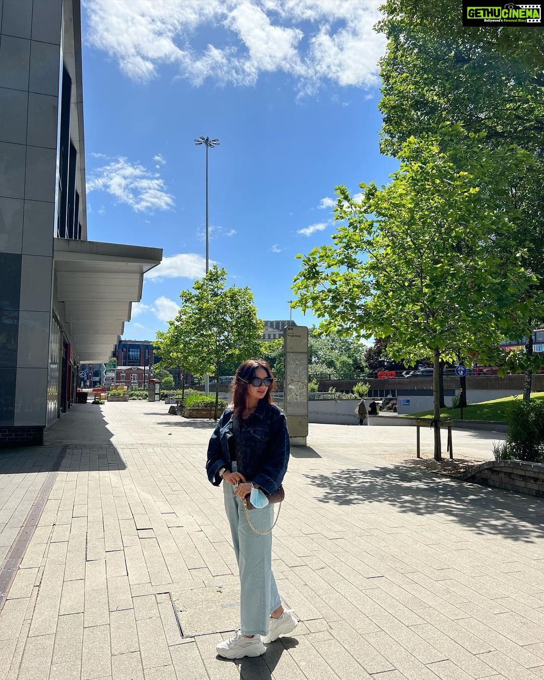 Anushka Sen Instagram - Heyooo Birmingham, UK 🇬🇧🥰 Birmingham, United Kingdom