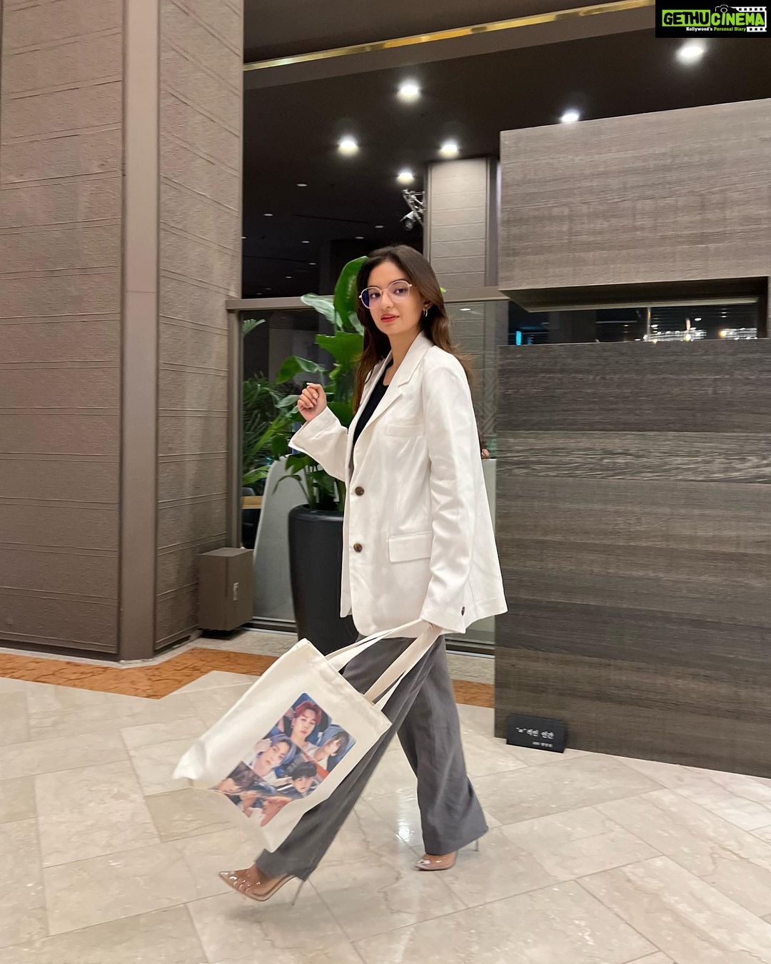 Anushka Sen Instagram - smooth like butter like a criminal under cover 🦦🧋 Seoul, Korea