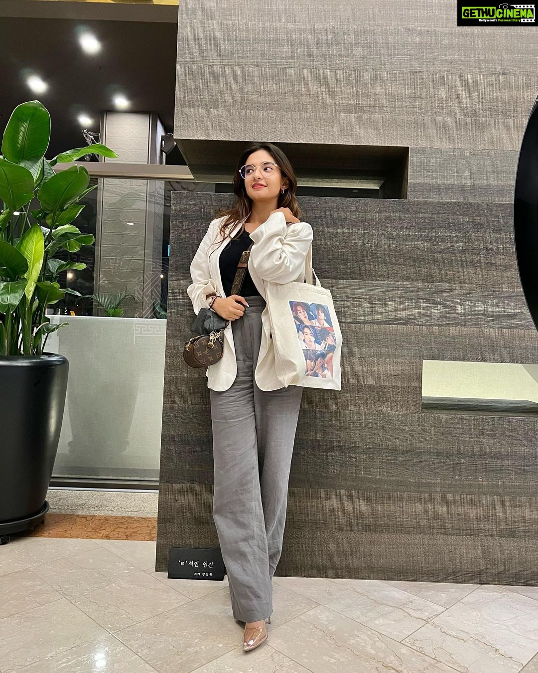 Anushka Sen Instagram - smooth like butter like a criminal under cover 🦦🧋 Seoul, Korea