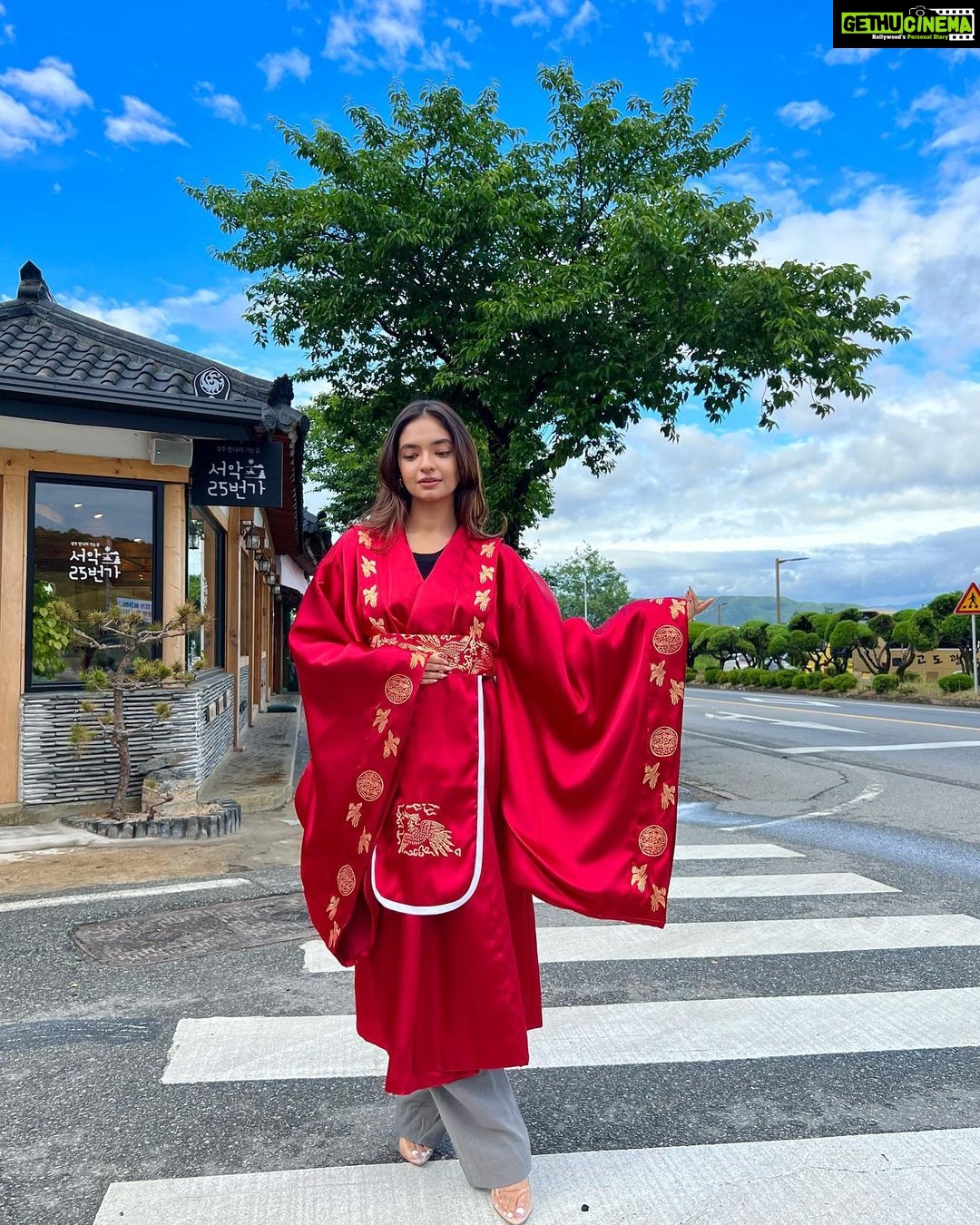 Anushka Sen Instagram - Old Korea experience 🇰🇷🥰 Gyeongju, Korea