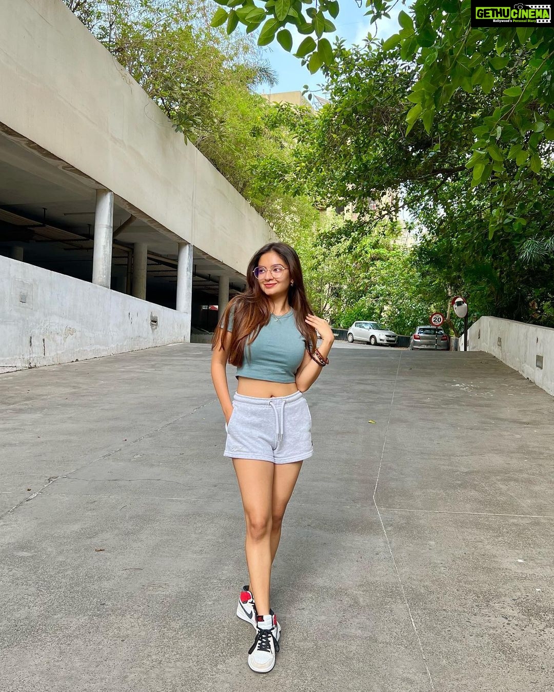 Anushka Sen Instagram - about damn time 🦦