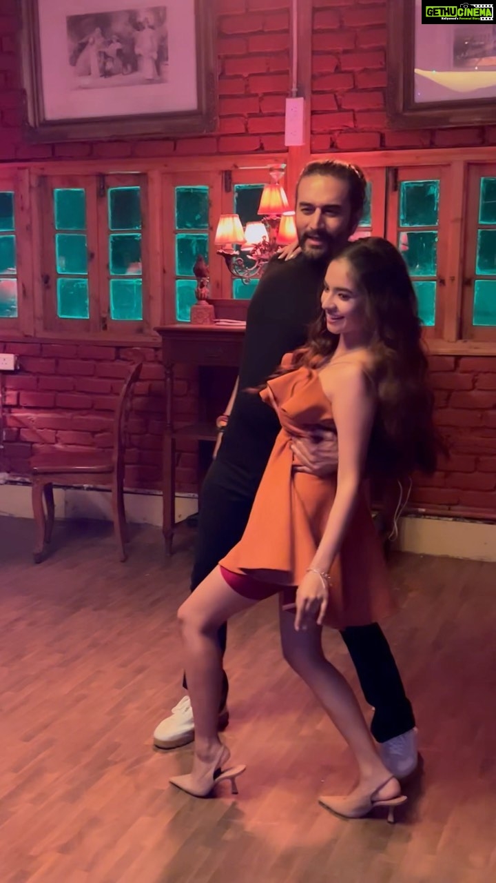 Anushka Sen Instagram - Danced with @shekharravjiani sir 😍💃🔥 #isthisthatfeeling @vyrloriginals