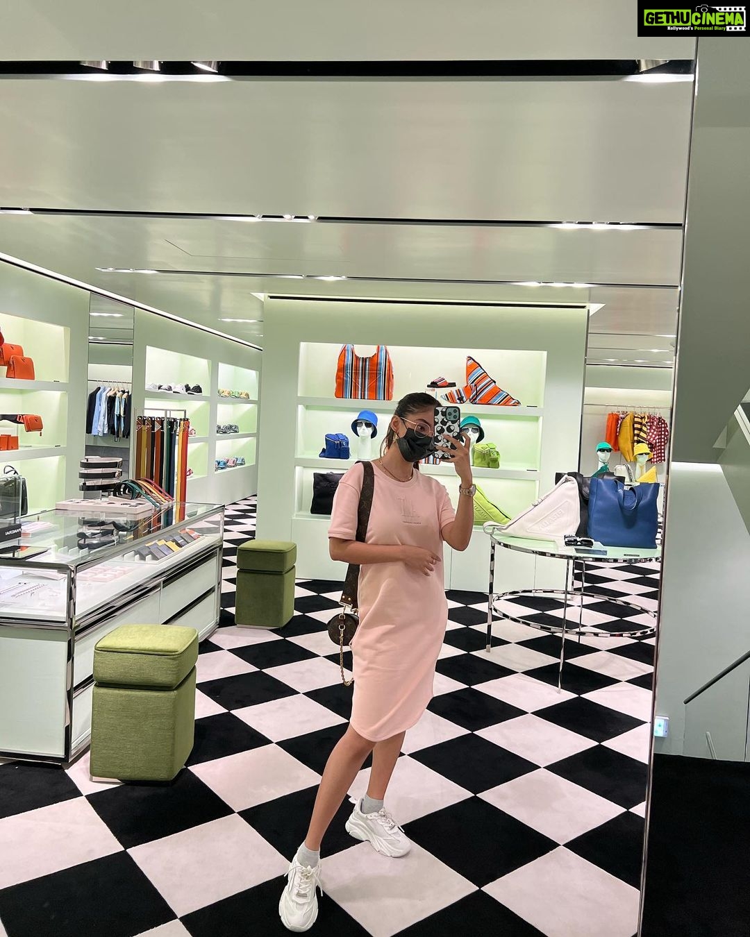 Anushka Sen Instagram - shopping day in Seoul 🫶🥰 Seoul, Korea
