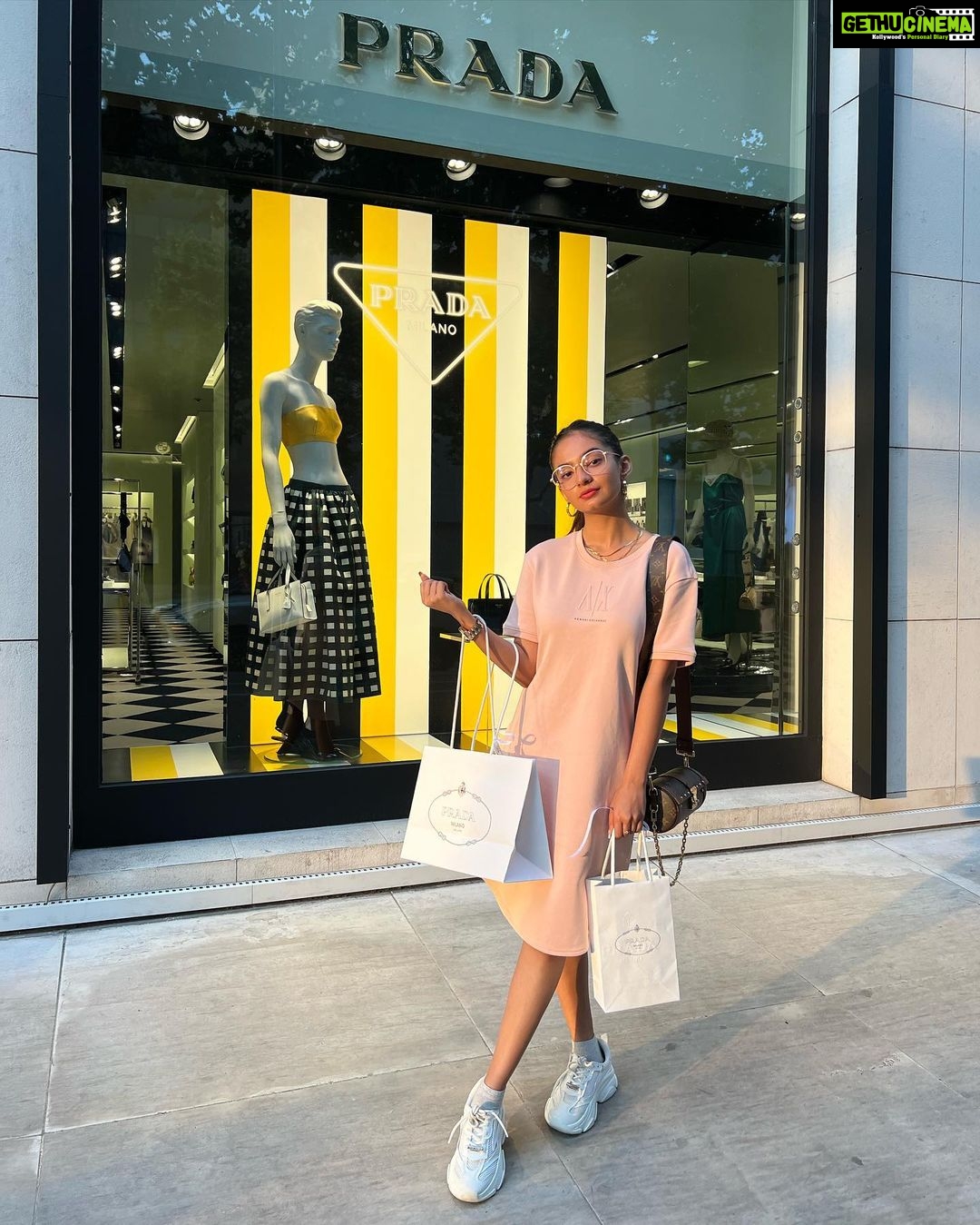Anushka Sen Instagram - shopping day in Seoul 🫶🥰 Seoul, Korea